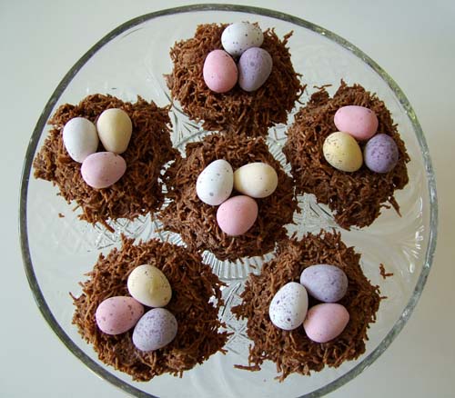 Easter nests on cakestand (500)